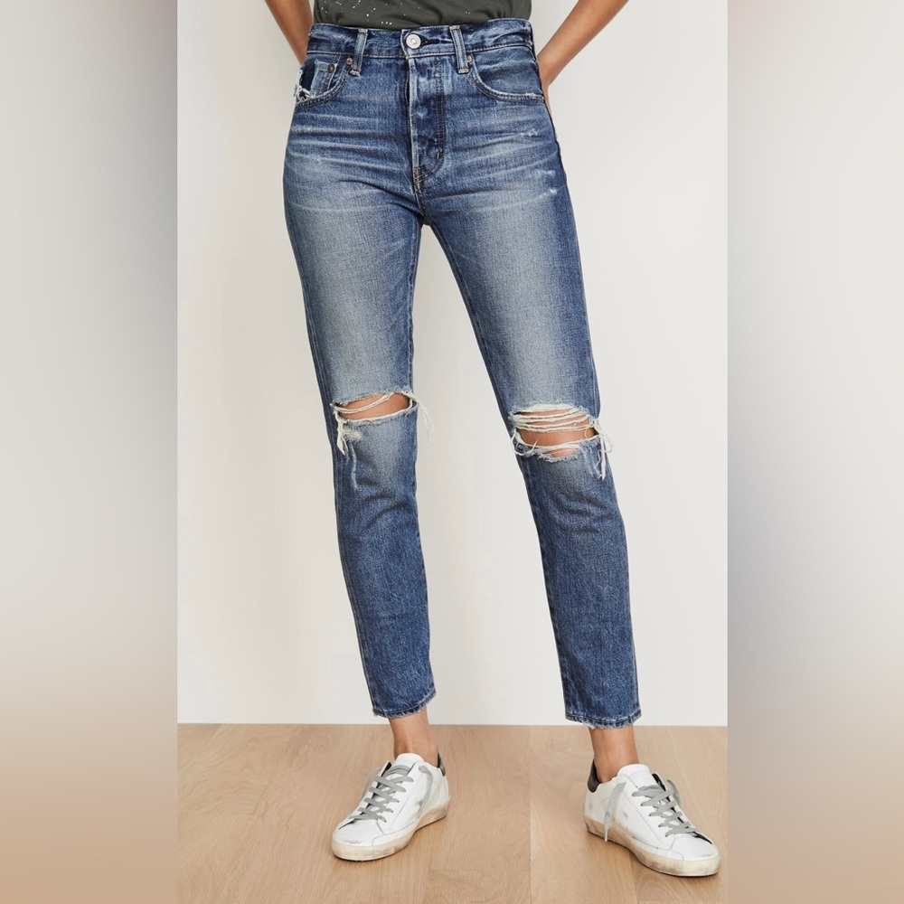 MOUSSY VINTAGE size 24 runs small. Never been worn. Size was to small for me.